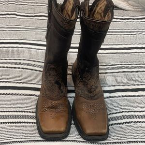 Ariat brown boots size 9 1/2 no box good condition